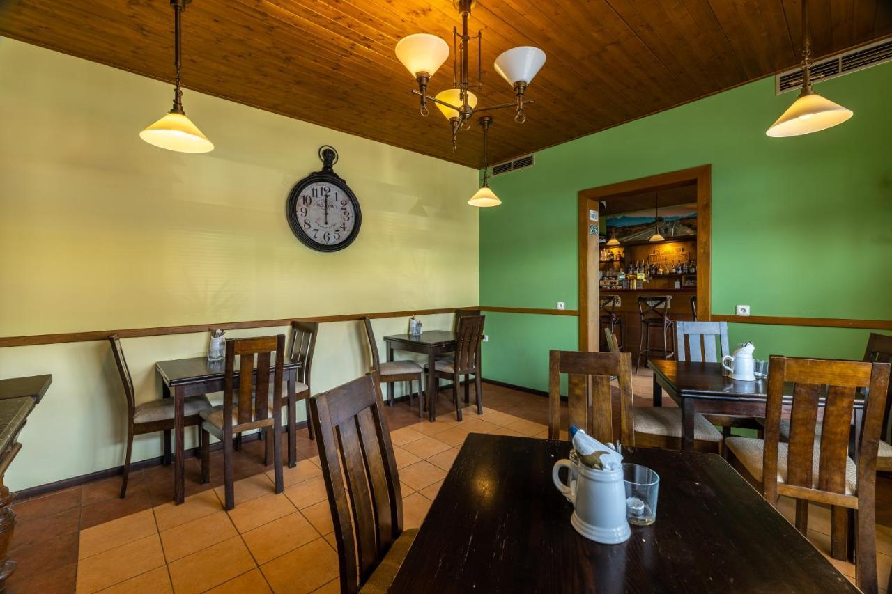 Penzion Rodos - Cafe Praag Buitenkant foto