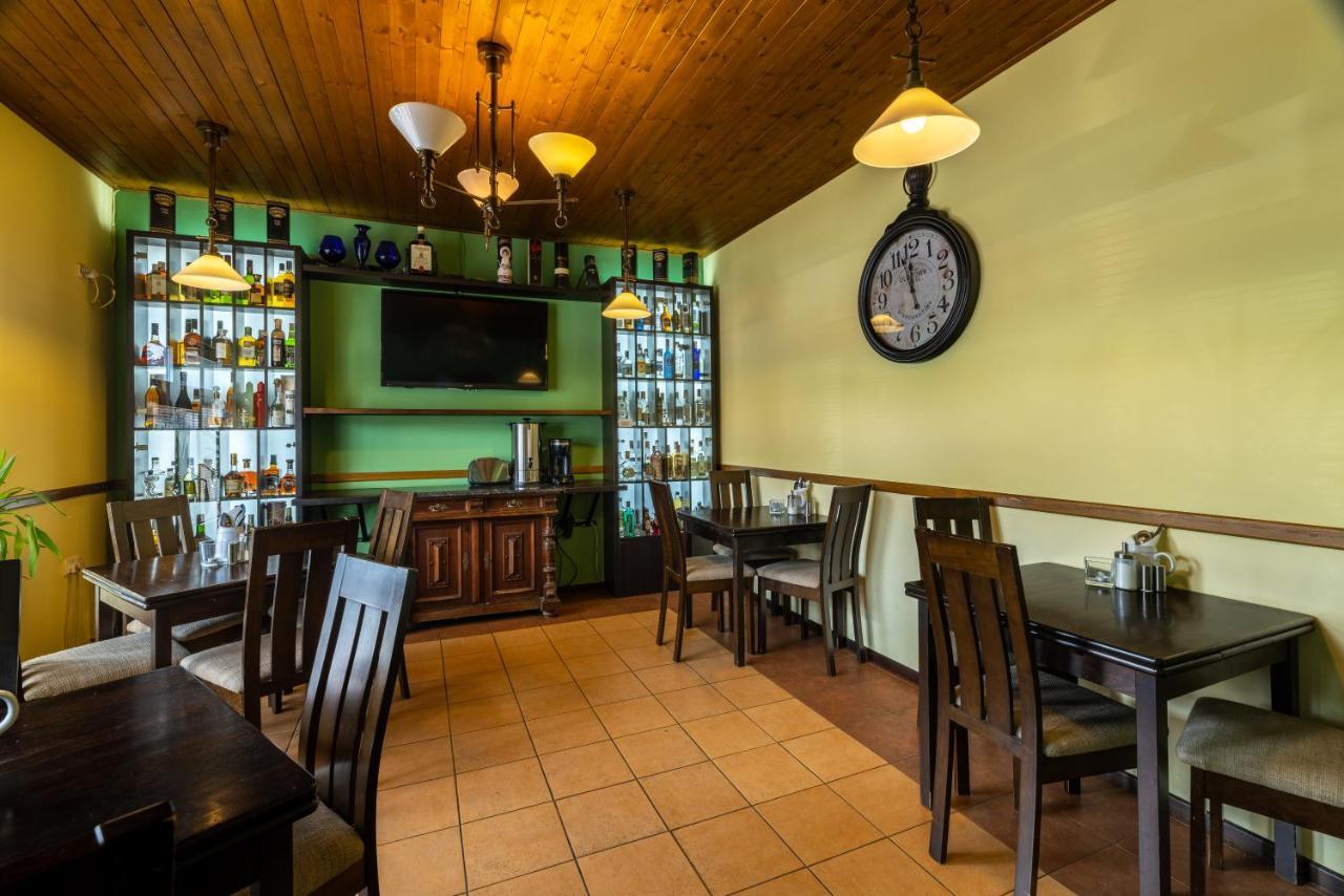 Penzion Rodos - Cafe Praag Buitenkant foto