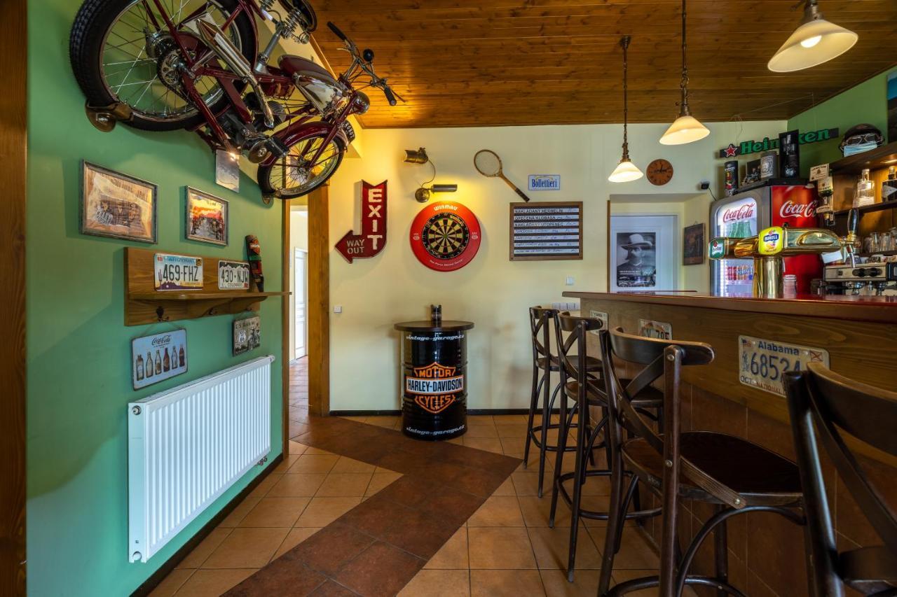 Penzion Rodos - Cafe Praag Buitenkant foto