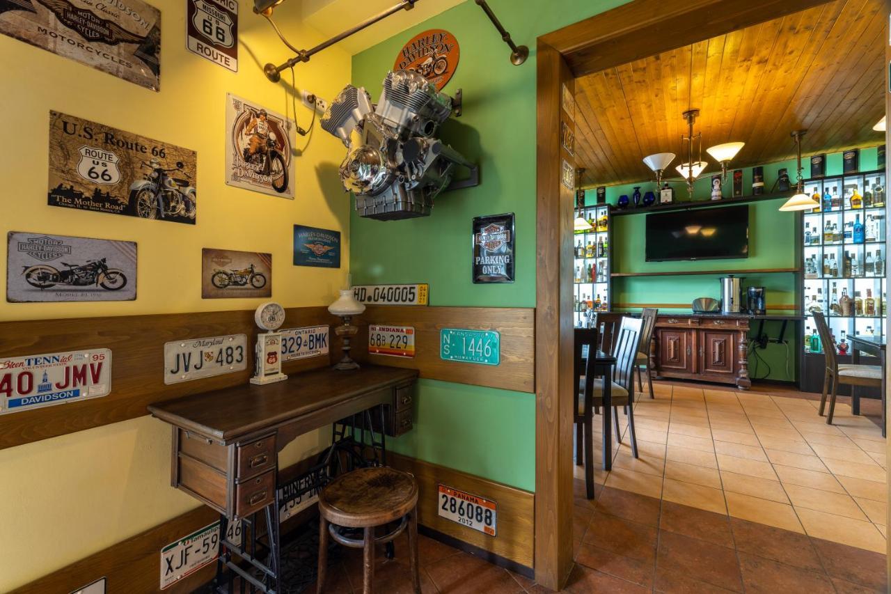 Penzion Rodos - Cafe Praag Buitenkant foto