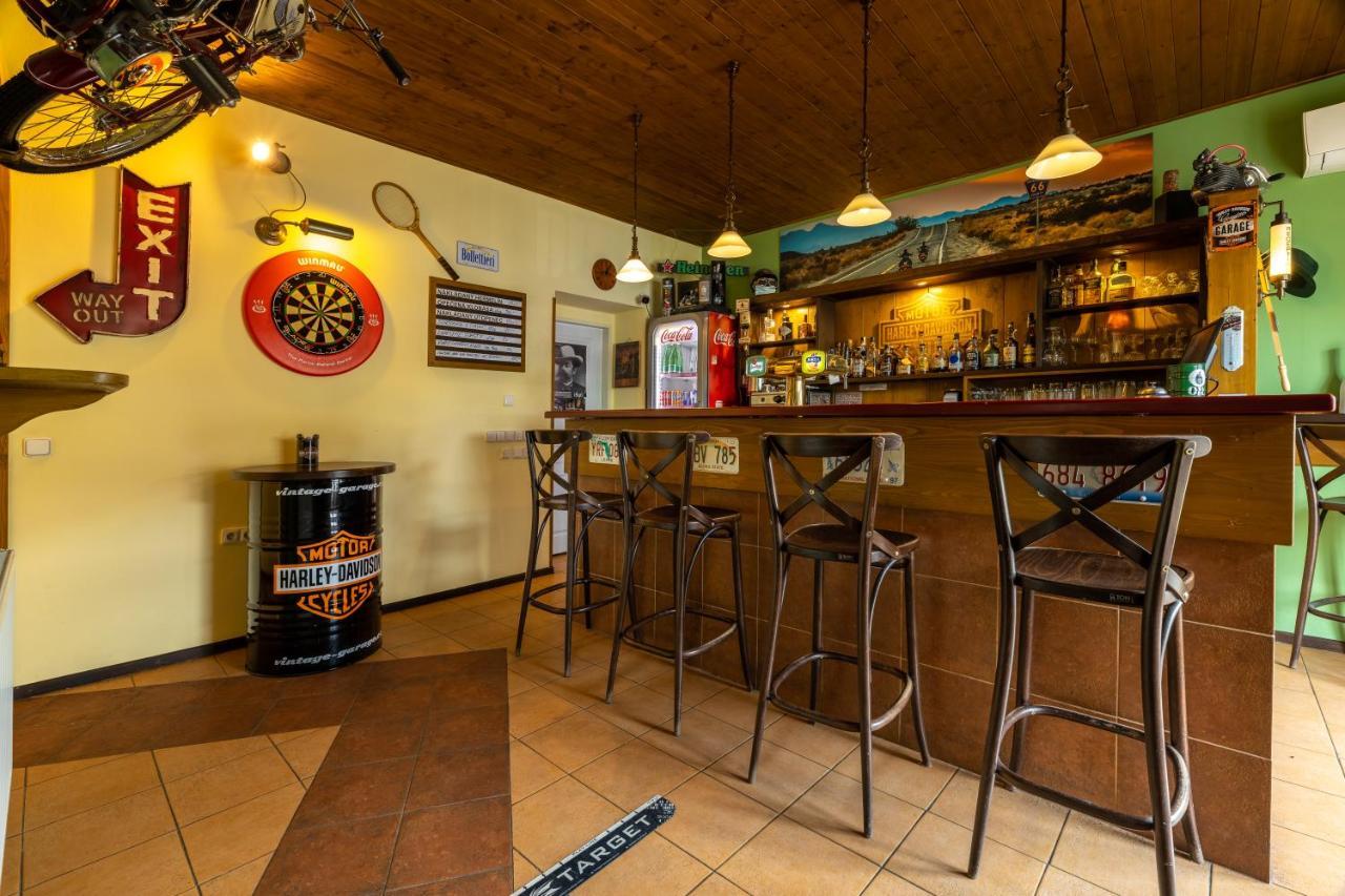Penzion Rodos - Cafe Praag Buitenkant foto
